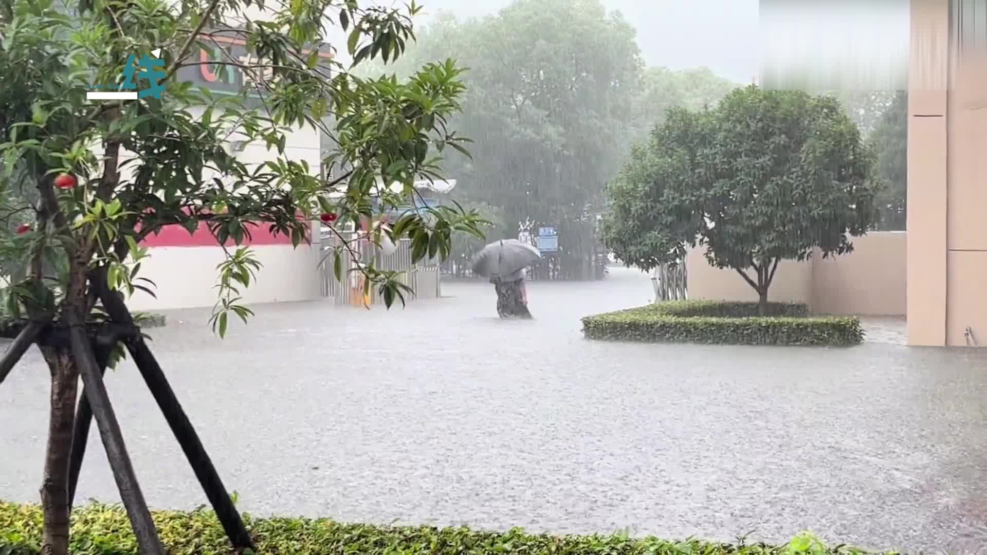 暴雨积水及腰难通行,地埋式积水监测仪“行不行” 暴雨积水及腰难通行,地埋式积水监测仪“行不行”